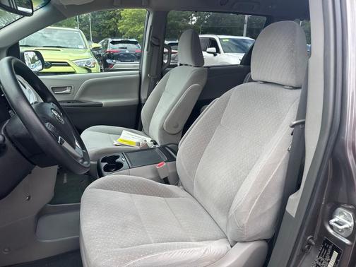 2017 Toyota Sienna LE