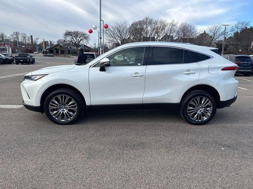 2022 Toyota Venza XLE