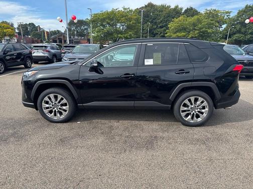 2025 Toyota RAV4 XLE Premium