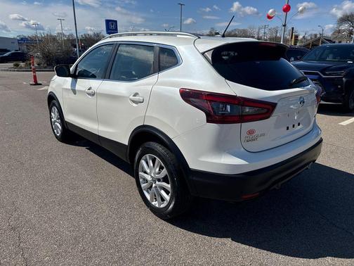 Pearl White Tricoat 2020 Nissan Rogue Sport SV