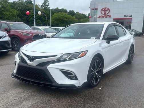 Super White 2019 Toyota Camry SE