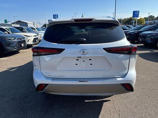 2025 Toyota Highlander Platinum