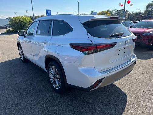 2025 Toyota Highlander Platinum