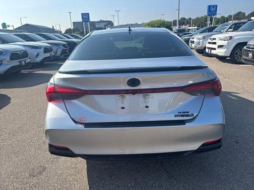 2022 Toyota Avalon Hybrid XSE