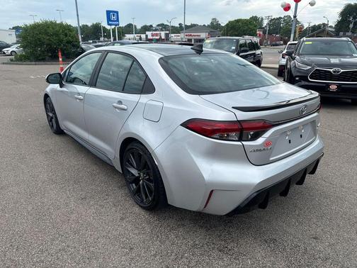 Classic Silver Metallic/Midnight Black Metallic 2024 Toyota Corolla XSE