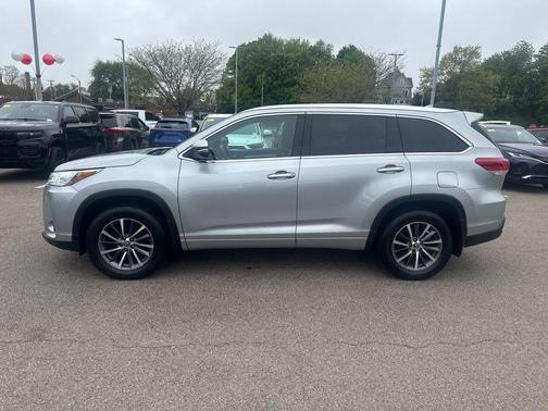 Celestial Silver Metallic 2017 Toyota Highlander XLE
