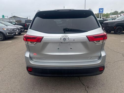 Celestial Silver Metallic 2017 Toyota Highlander XLE