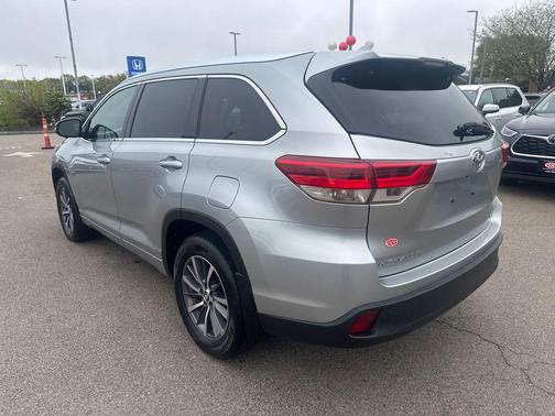 Celestial Silver Metallic 2017 Toyota Highlander XLE