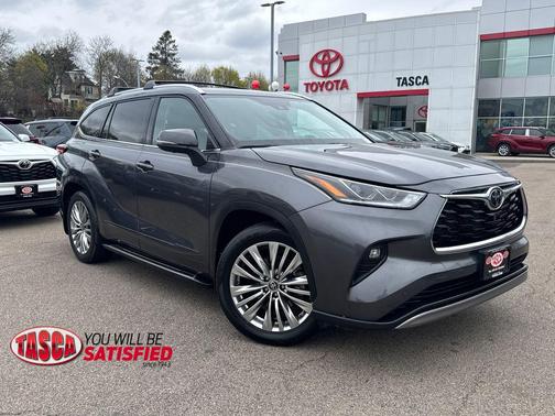 Magnetic Gray Metallic 2023 Toyota Highlander Platinum
