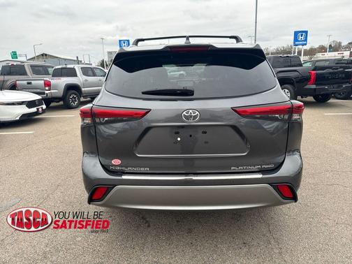 Magnetic Gray Metallic 2023 Toyota Highlander Platinum