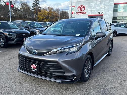 2024 Toyota Sienna LE