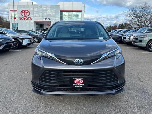 2024 Toyota Sienna LE