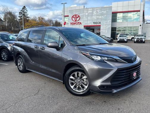 2024 Toyota Sienna LE