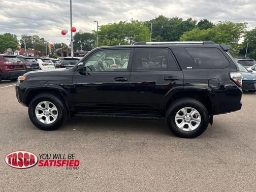 Midnight Black Metallic 2024 Toyota 4Runner SR5
