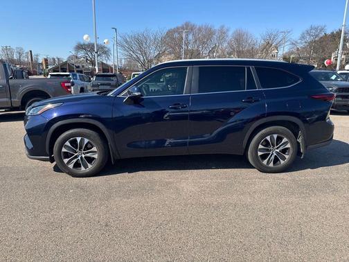 2025 Toyota Highlander XLE