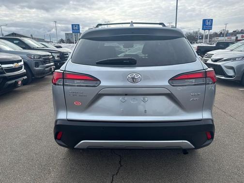 2024 Toyota Corolla Cross XLE