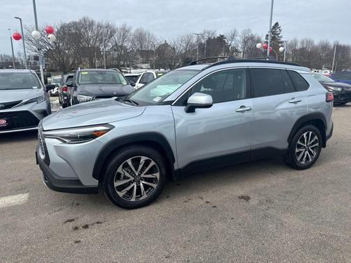 2024 Toyota Corolla Cross XLE