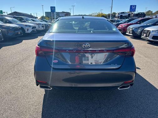 2019 Toyota Avalon XLE