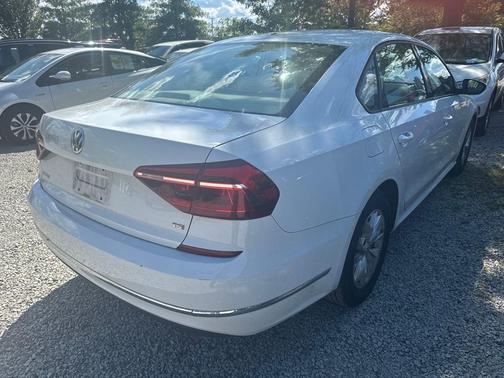 2018 Volkswagen Passat 2.0T S