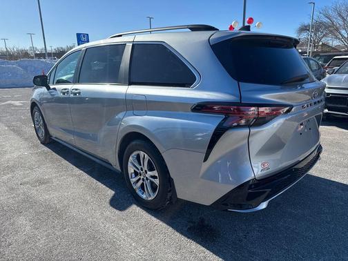 2022 Toyota Sienna XSE 7 Passenger