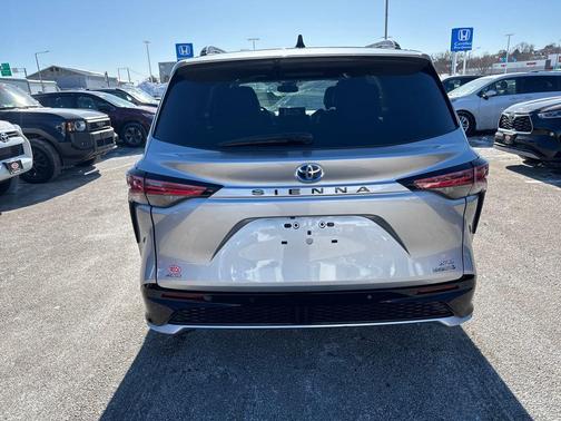2022 Toyota Sienna XSE 7 Passenger