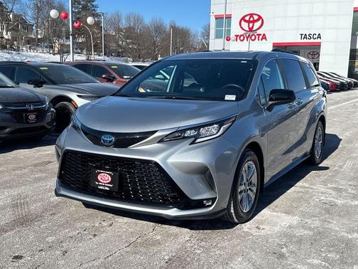 2022 Toyota Sienna XSE 7 Passenger