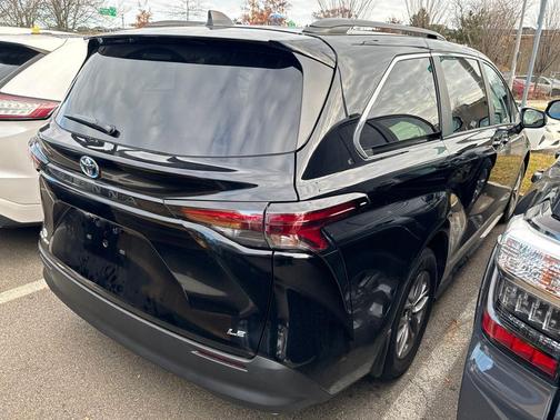 2025 Toyota Sienna LE