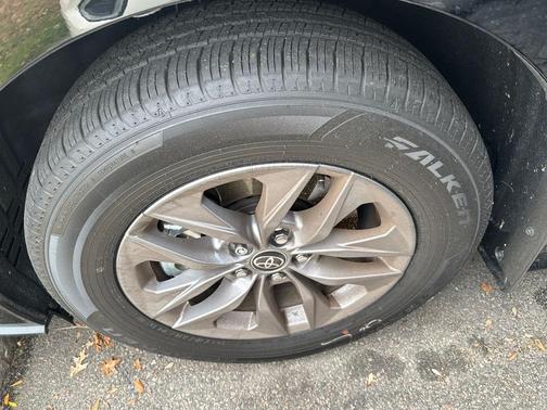 2025 Toyota Sienna LE