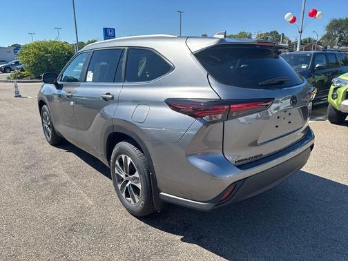 2025 Toyota Highlander XLE