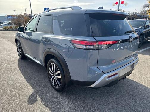 2025 Nissan Pathfinder Platinum 4WD