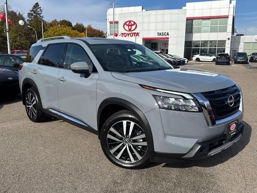 2025 Nissan Pathfinder Platinum 4WD