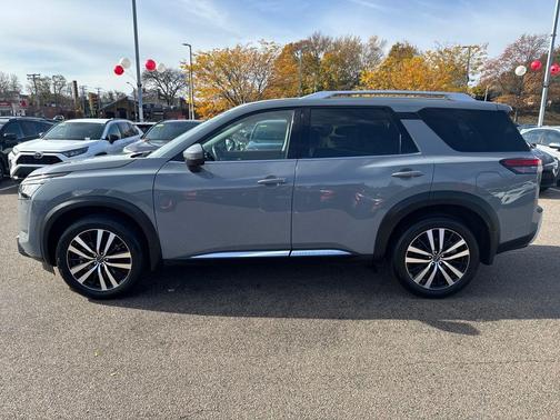 2025 Nissan Pathfinder Platinum 4WD