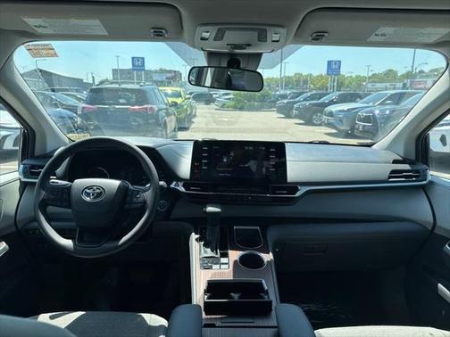 2024 Toyota Sienna LE