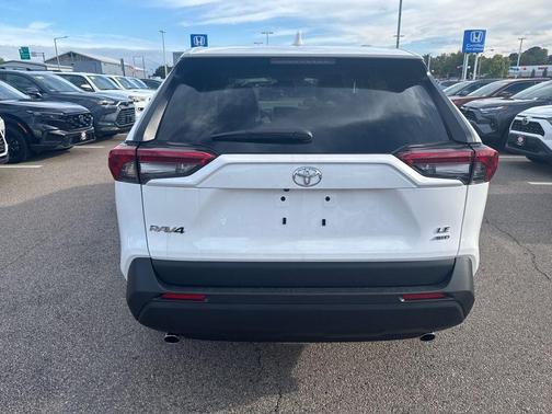 2025 Toyota RAV4 LE
