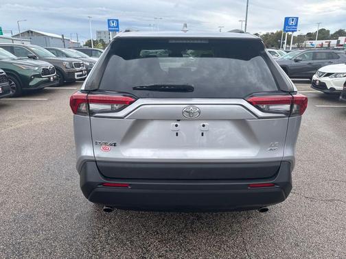 2020 Toyota RAV4 LE