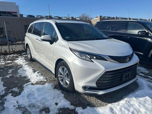 2023 Toyota Sienna Limited