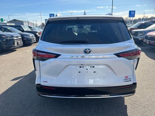 2023 Toyota Sienna Limited