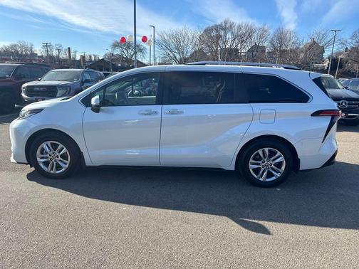 2023 Toyota Sienna Limited