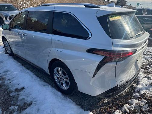 2023 Toyota Sienna Limited