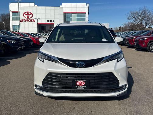 2023 Toyota Sienna Limited