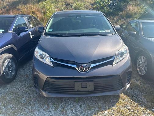 2018 Toyota Sienna LE