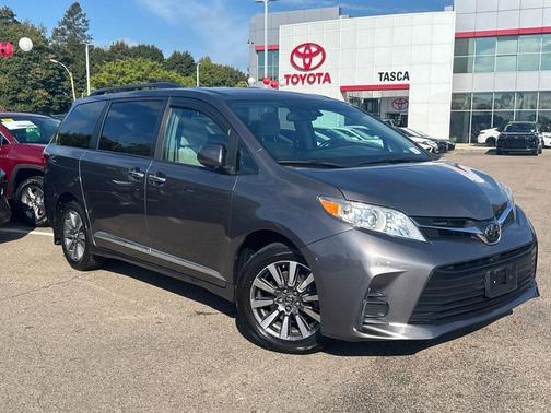 2018 Toyota Sienna LE