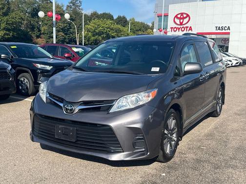 2018 Toyota Sienna LE