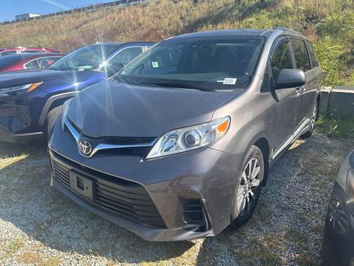 2018 Toyota Sienna LE