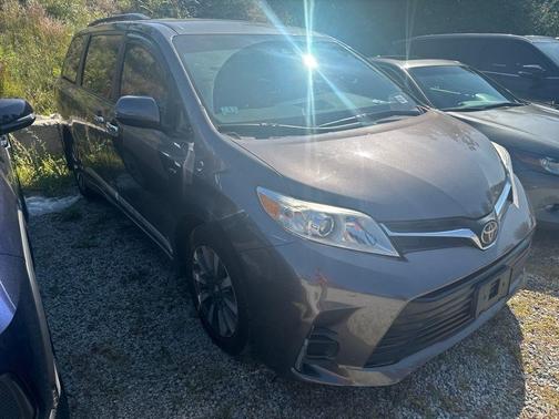 2018 Toyota Sienna LE