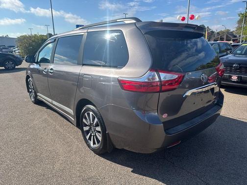 2018 Toyota Sienna LE