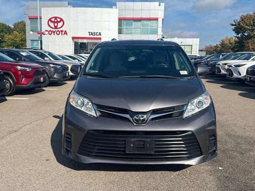 2018 Toyota Sienna LE