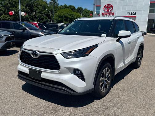 Wind Chill Pearl 2025 Toyota Highlander Hybrid XLE