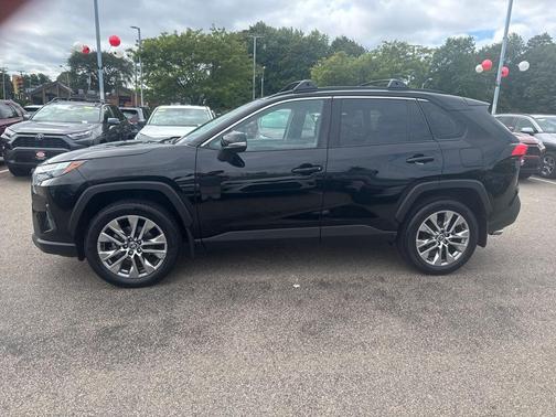 2022 Toyota RAV4 XLE Premium