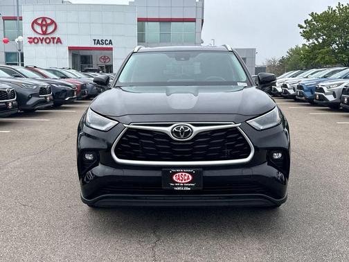 Midnight Black Metallic 2023 Toyota Highlander XLE